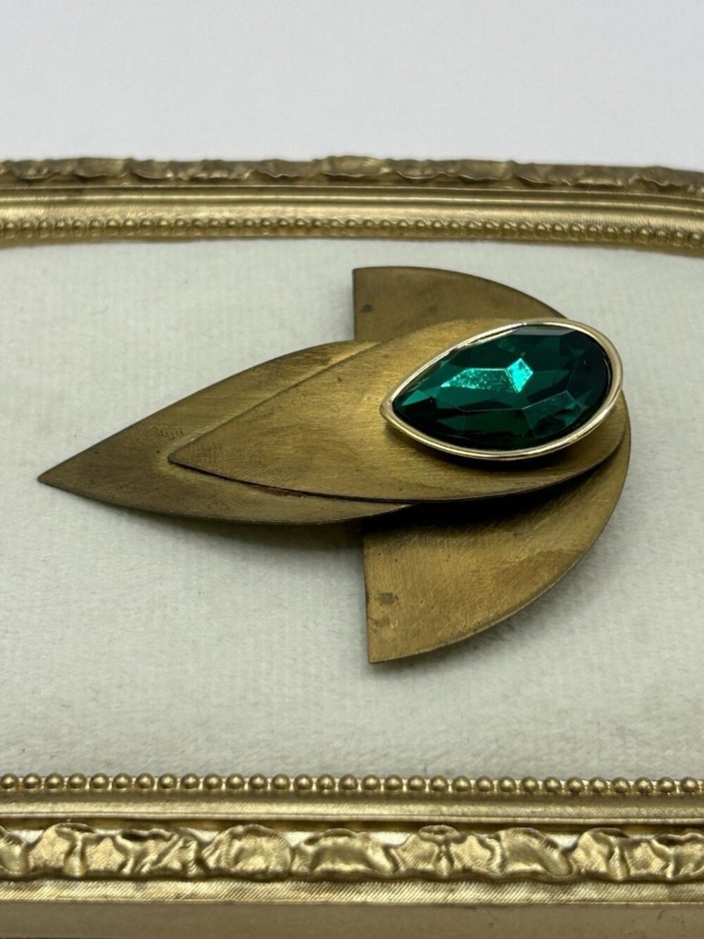 Vintage Art Deco Style Gold Tone Brooch Green Rhinestone Geometric Pin Traitors - Picture 6 of 9